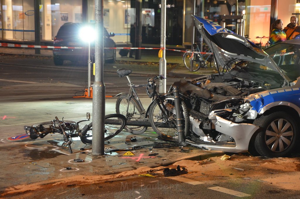 VU Pol Pkw Koeln Mitte Hahnenstr Im Laach P144.JPG